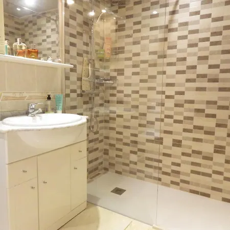 Апартаменты Two Bedroom Pool View In Castle Harbourc202