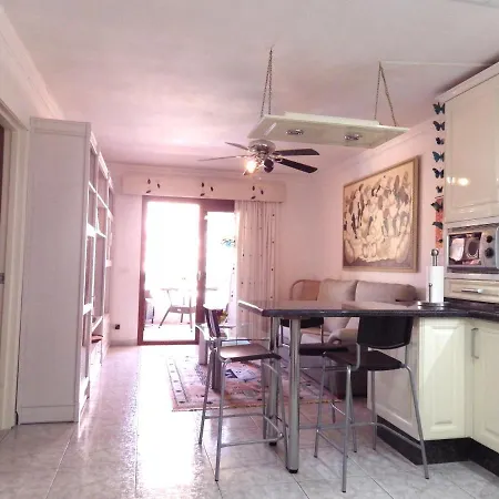 Апартаменты Two Bedroom Pool View In Castle Harbourc202 *