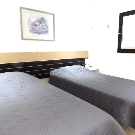 Апартаменты Two Bedroom Pool View In Castle Harbourc202