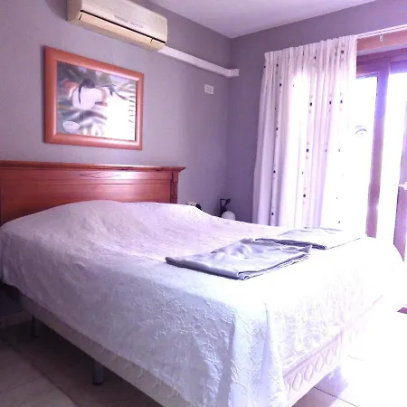 Апартаменты Two Bedroom Pool View In Castle Harbourc202 *