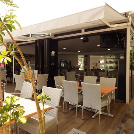 Two Bedroom Pool View In Castle Harbourc202 Апартаменты Лос Кристианос